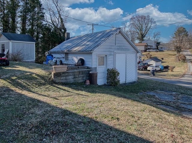 2107 Kenwood BLVD, Roanoke, VA 24013