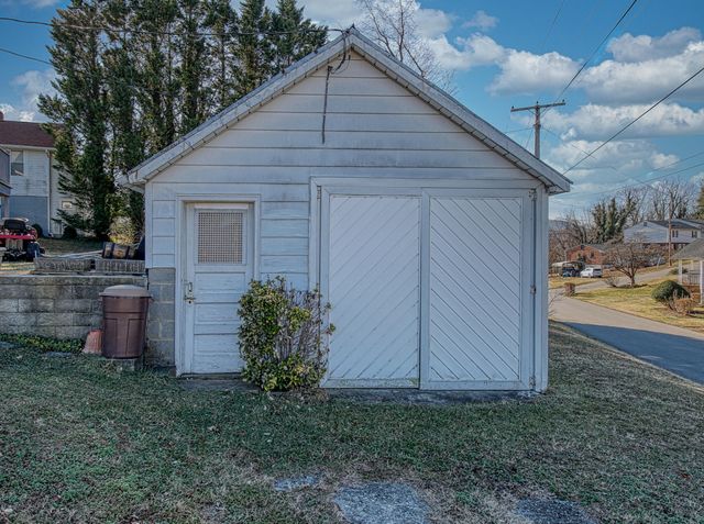 2107 Kenwood BLVD, Roanoke, VA 24013