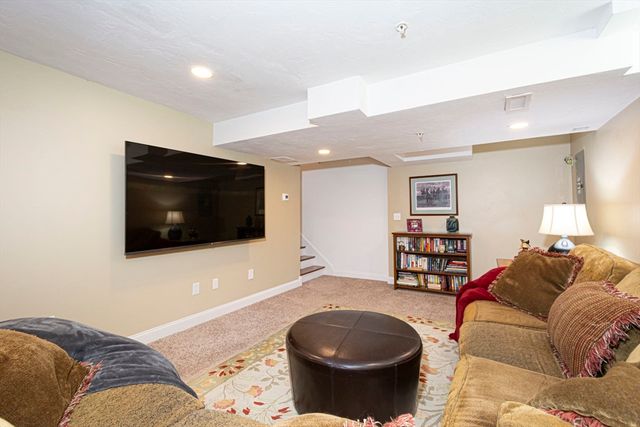 5 Abby Ln 5, Shrewsbury, MA 01545
