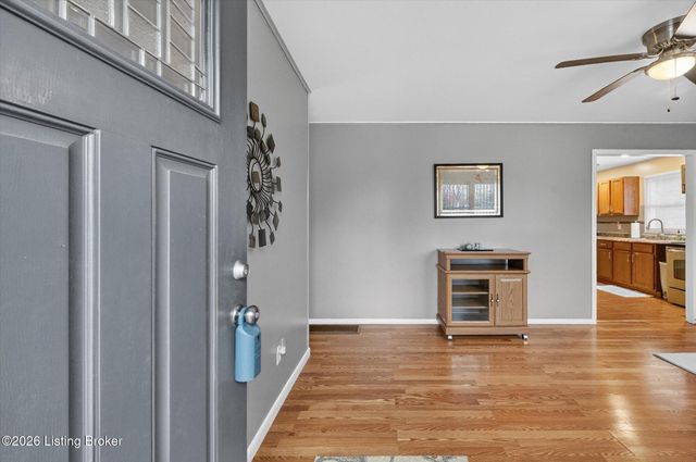 309 Summit Ct, Louisville, KY 40243