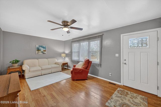 309 Summit Ct, Louisville, KY 40243