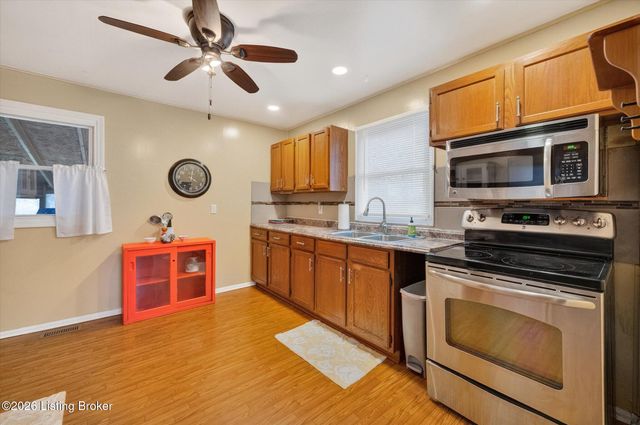 309 Summit Ct, Louisville, KY 40243