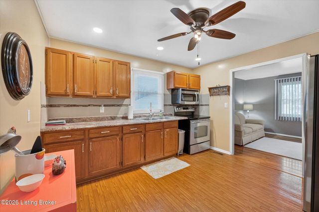 309 Summit Ct, Louisville, KY 40243