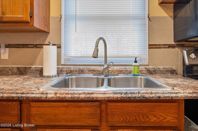 309 Summit Ct, Louisville, KY 40243