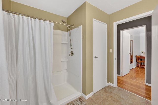 309 Summit Ct, Louisville, KY 40243