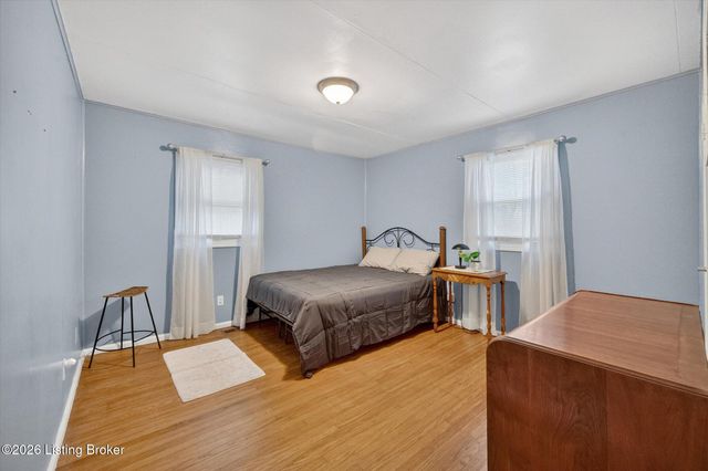 309 Summit Ct, Louisville, KY 40243