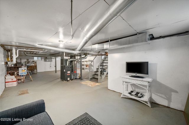 309 Summit Ct, Louisville, KY 40243