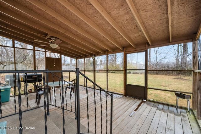 309 Summit Ct, Louisville, KY 40243