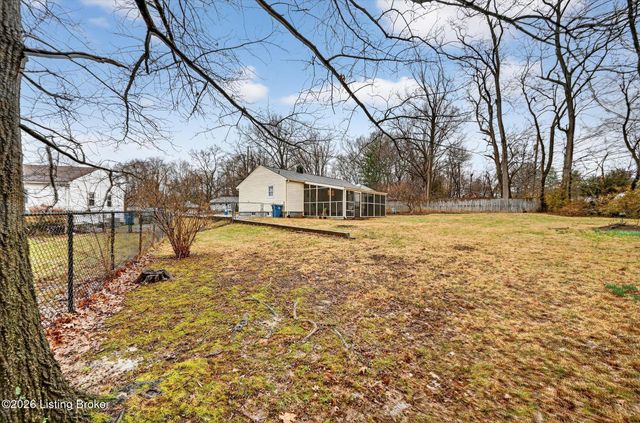 309 Summit Ct, Louisville, KY 40243