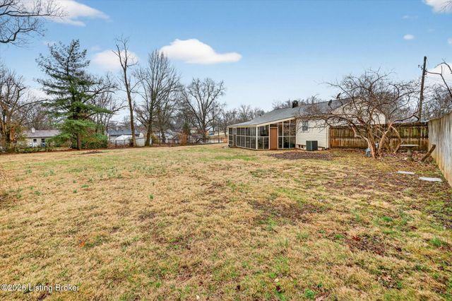 309 Summit Ct, Louisville, KY 40243