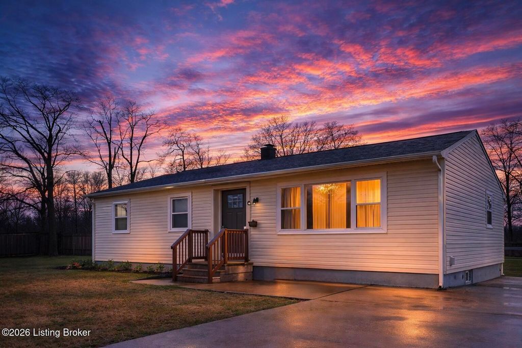 309 Summit Ct, Louisville, KY 40243