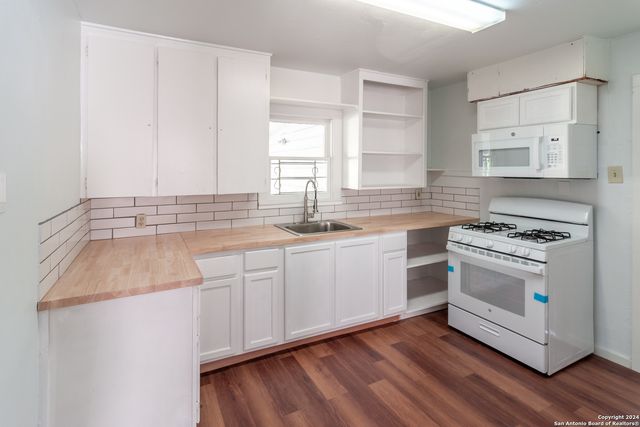 1610 LENNON AVE, San Antonio, TX 78223