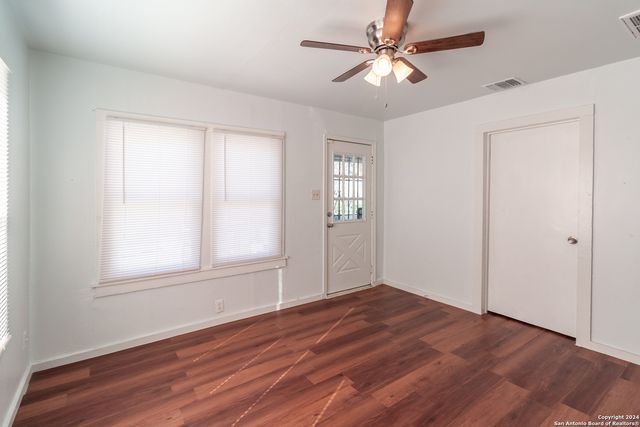 1610 LENNON AVE, San Antonio, TX 78223