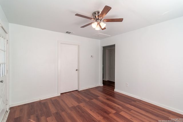 1610 LENNON AVE, San Antonio, TX 78223