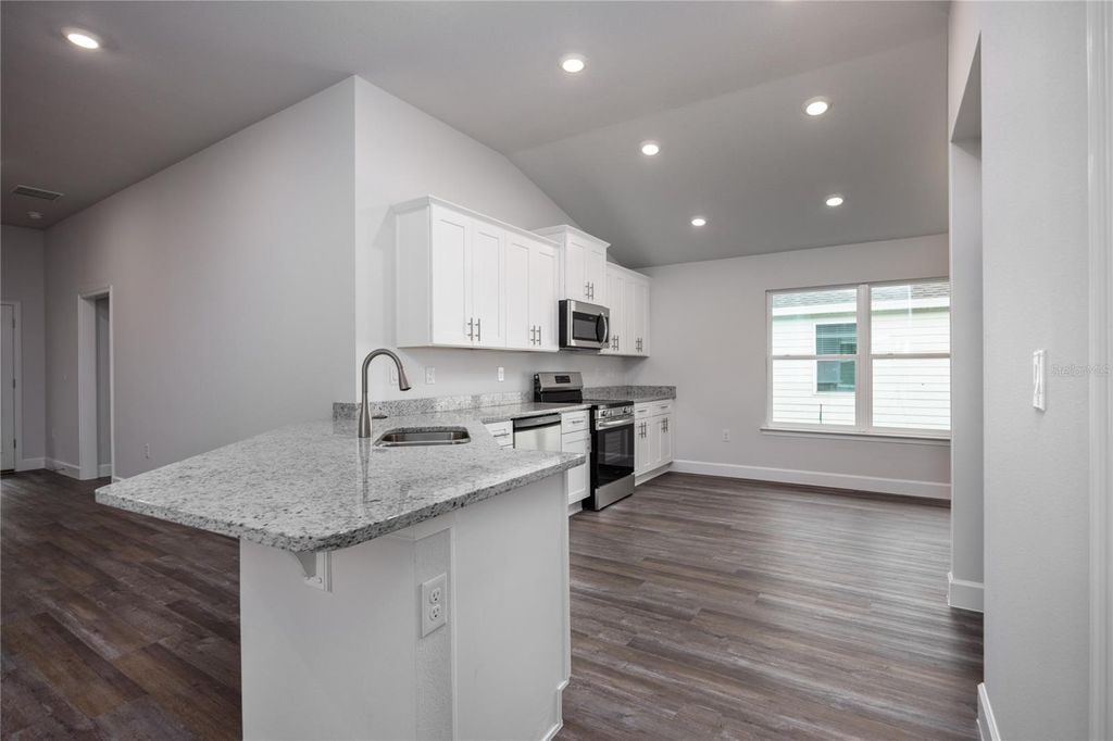 Image 17 of property listing at 2561 SW 250TH DRIVE, Newberry, FL 32669