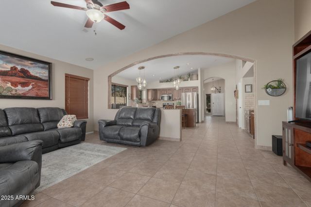 2302 W HEDGEHOG Place, Phoenix, AZ 85085