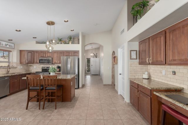 2302 W HEDGEHOG Place, Phoenix, AZ 85085