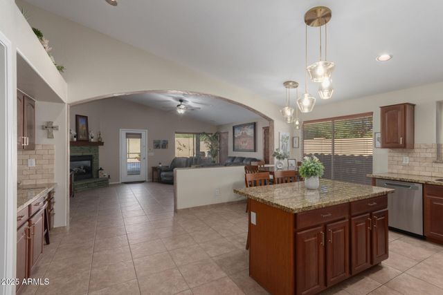 2302 W HEDGEHOG Place, Phoenix, AZ 85085