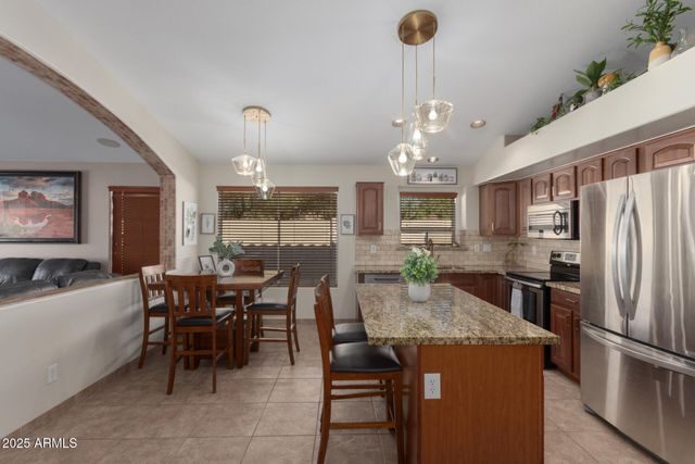 2302 W HEDGEHOG Place, Phoenix, AZ 85085