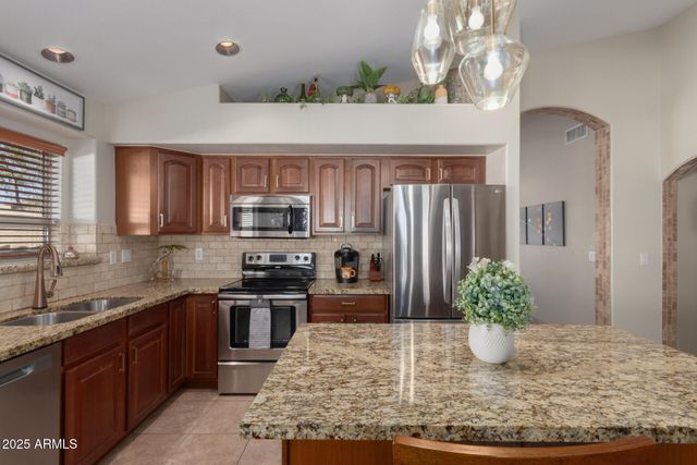 2302 W HEDGEHOG Place, Phoenix, AZ 85085