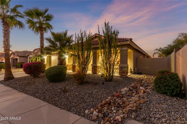2302 W HEDGEHOG Place, Phoenix, AZ 85085
