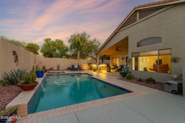 2302 W HEDGEHOG Place, Phoenix, AZ 85085