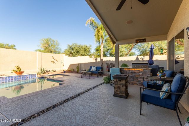2302 W HEDGEHOG Place, Phoenix, AZ 85085