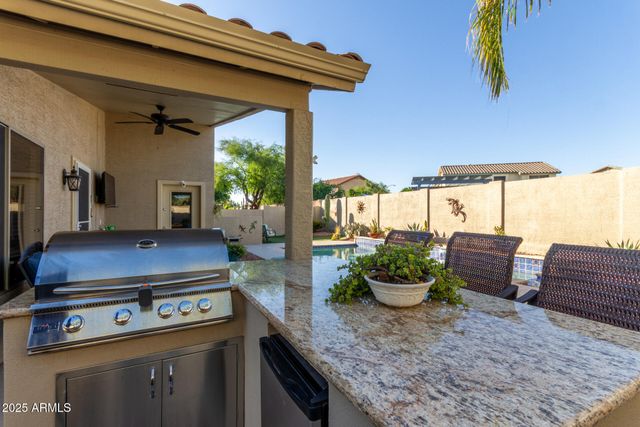 2302 W HEDGEHOG Place, Phoenix, AZ 85085