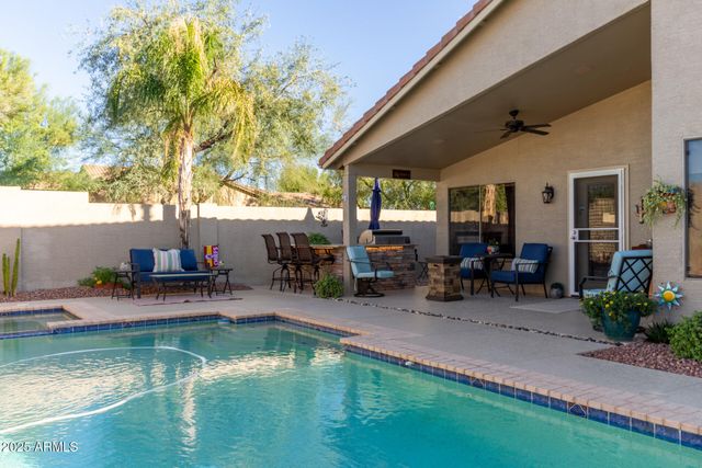 2302 W HEDGEHOG Place, Phoenix, AZ 85085