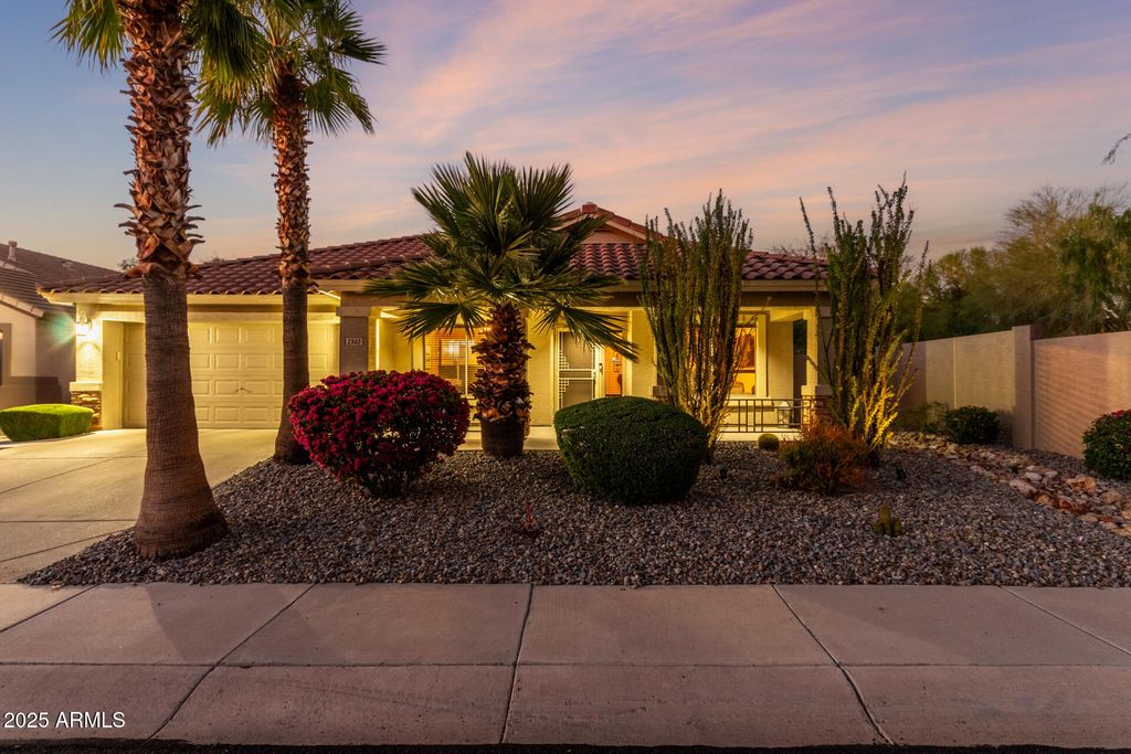 2302 W HEDGEHOG Place, Phoenix, AZ 85085