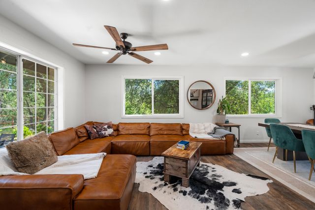 1355 Hope Lane, Redding, CA 96003