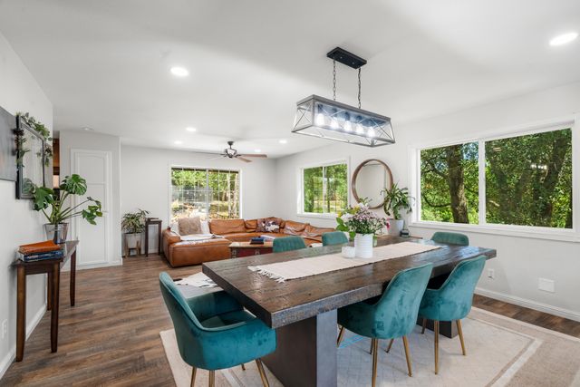 1355 Hope Lane, Redding, CA 96003