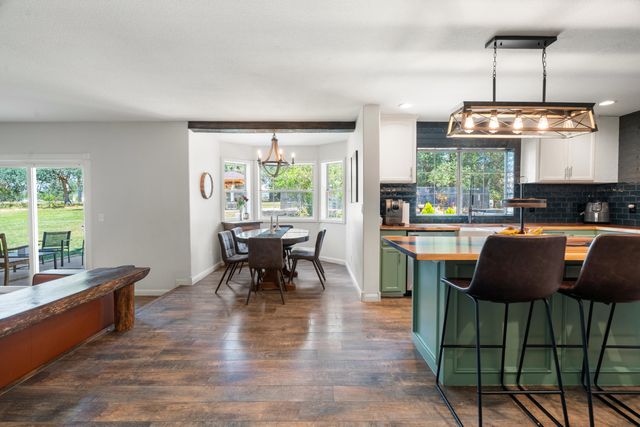 1355 Hope Lane, Redding, CA 96003