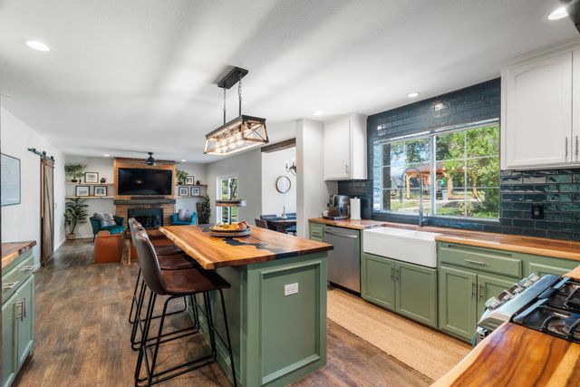 1355 Hope Lane, Redding, CA 96003