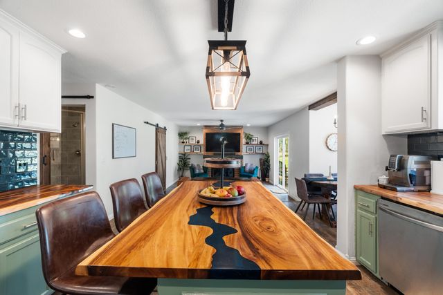 1355 Hope Lane, Redding, CA 96003