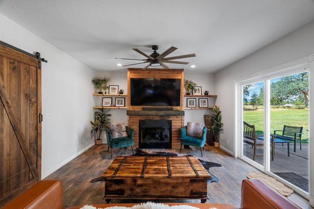 1355 Hope Lane, Redding, CA 96003