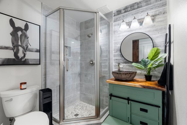 1355 Hope Lane, Redding, CA 96003