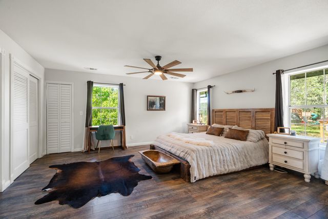 1355 Hope Lane, Redding, CA 96003