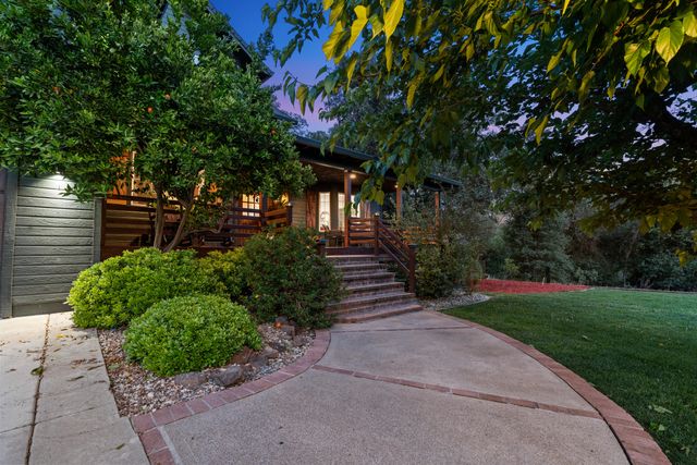 1355 Hope Lane, Redding, CA 96003