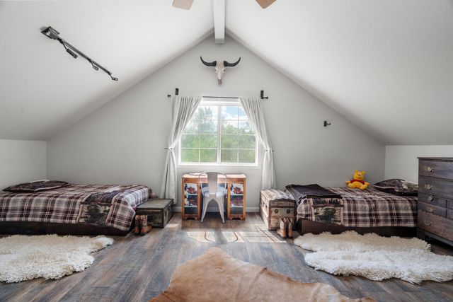 1355 Hope Lane, Redding, CA 96003