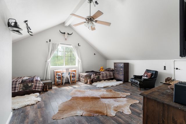 1355 Hope Lane, Redding, CA 96003