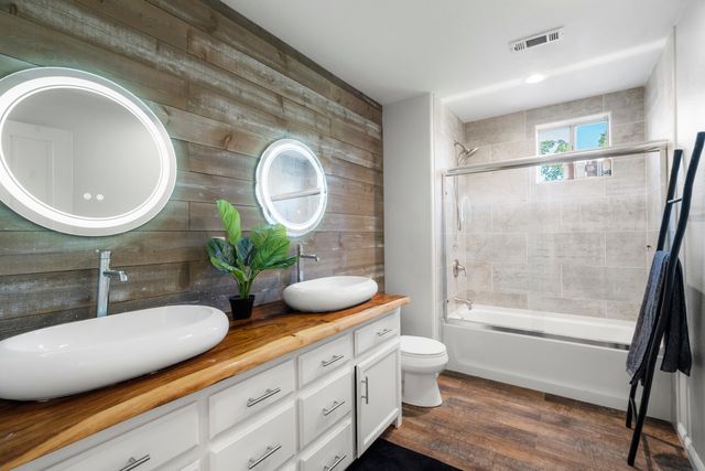 1355 Hope Lane, Redding, CA 96003