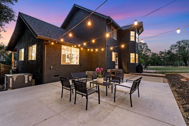 1355 Hope Lane, Redding, CA 96003