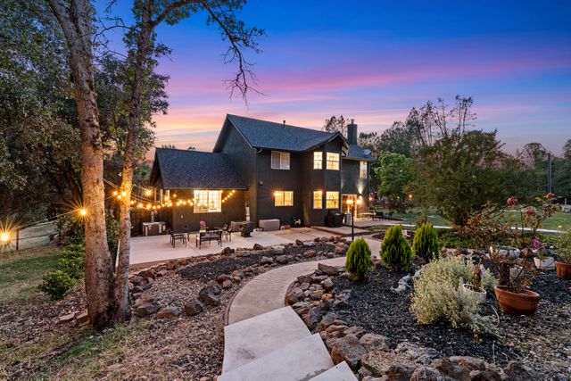 1355 Hope Lane, Redding, CA 96003