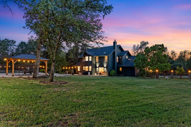 1355 Hope Lane, Redding, CA 96003