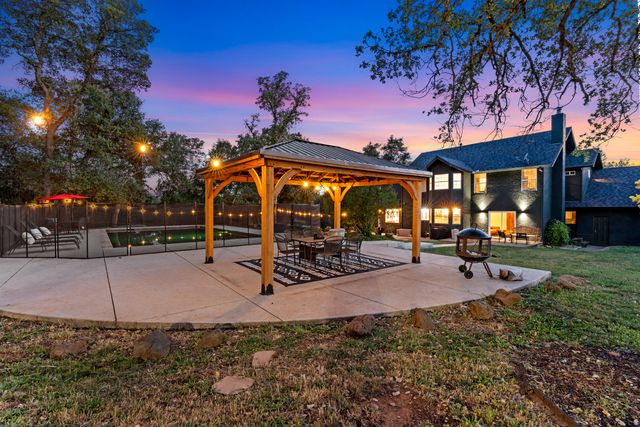 1355 Hope Lane, Redding, CA 96003