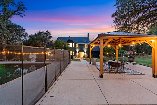 1355 Hope Lane, Redding, CA 96003