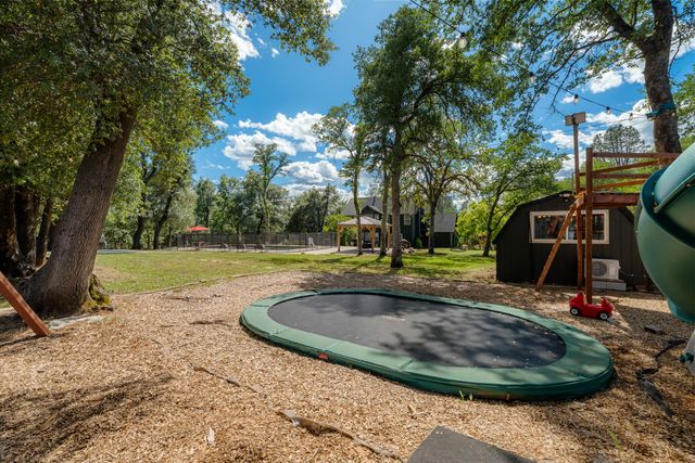 1355 Hope Lane, Redding, CA 96003