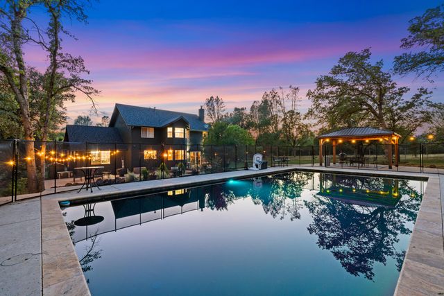 1355 Hope Lane, Redding, CA 96003