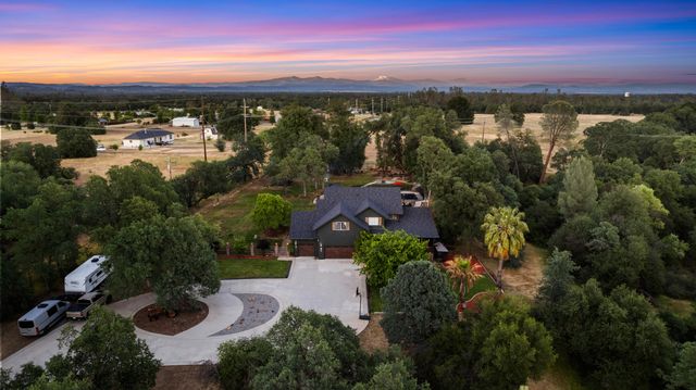 1355 Hope Lane, Redding, CA 96003